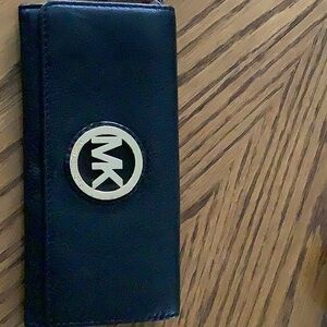 MICHAEL Michael Kors NWT wallet. Black. Measures 4x7 1/2